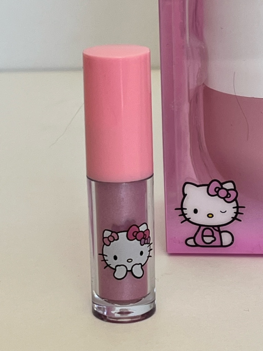 Hello Kitty 4-Piece Makeup Essentials - Picture 2 of 15